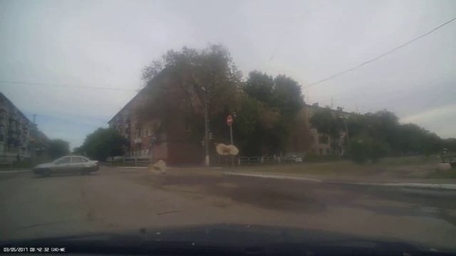 когда едешь по Гагарина и повернуть на Островского не размечено  где хочу там и поворачиваю