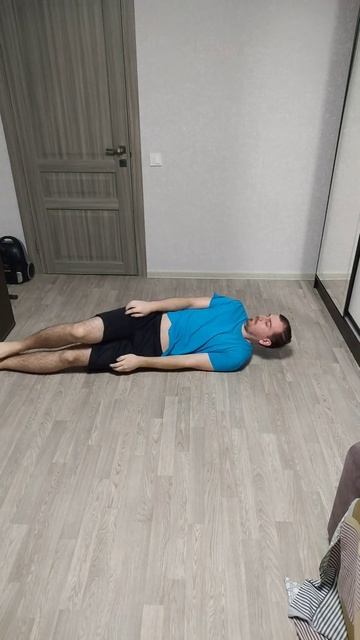 Качусь по полу