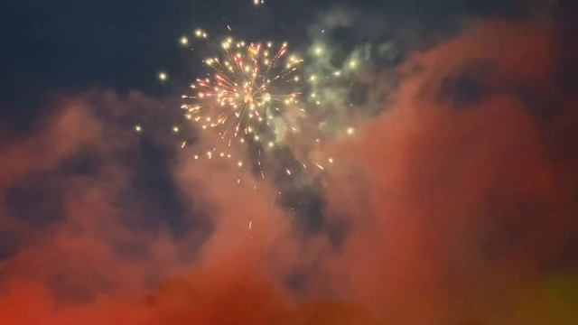 Terni: Fumogeni e fuochi d’artificio al quartiere "Kospea" per festeggiare la Ternana in serie B