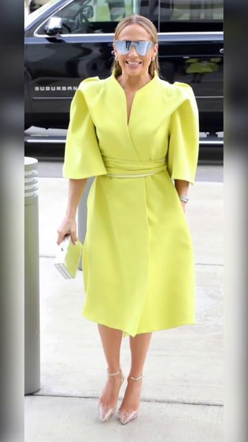 Jlo in her yellow dress 📸📸👠 #jenniferlopez #shorts