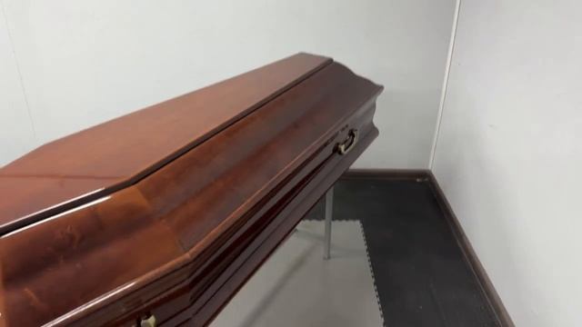 Гроб лакированный АМ-31 8 граней