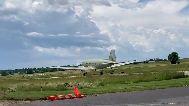 Turbine DC3 takeoff