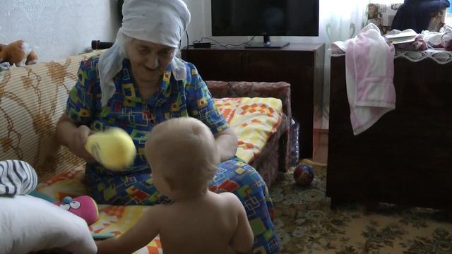 Аня и бабушка Маша