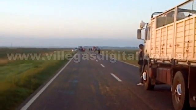 Dos muertos al chocar una camioneta y un camión en ruta 33 a 10 km de Villegas
