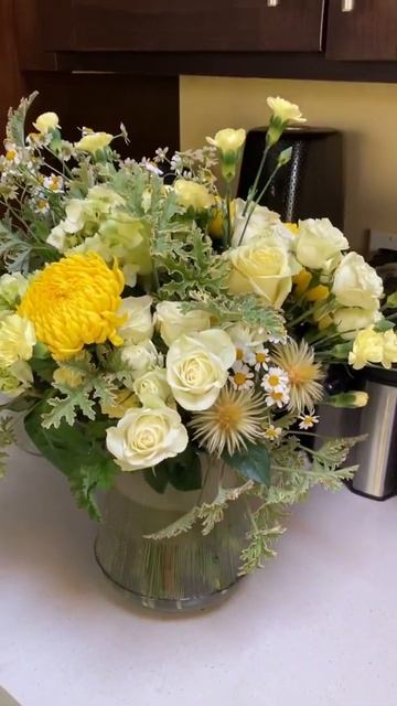 New flower design with roses, mums, phylica and rose scented pelargoniums 🌿💚.
