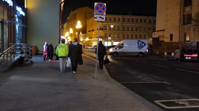 Relaxing night walk on Moscow streets. [4K] Ambiance sound of the city. Enjoy this tour