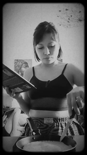 Блины и книга 💃