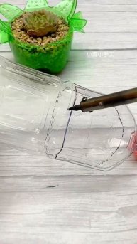 Eco-friendly gardening: Create flower pots from plastic bottles 14 | Stress relief