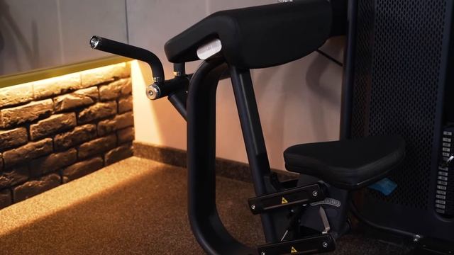 Обзор тренажера E-7030 Бицепс-машина сидя (DHZ Fitness)