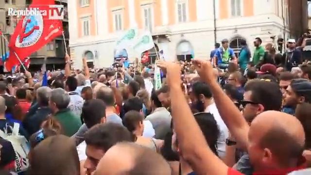 Acciaierie di Terni, Camusso fischiata dal...