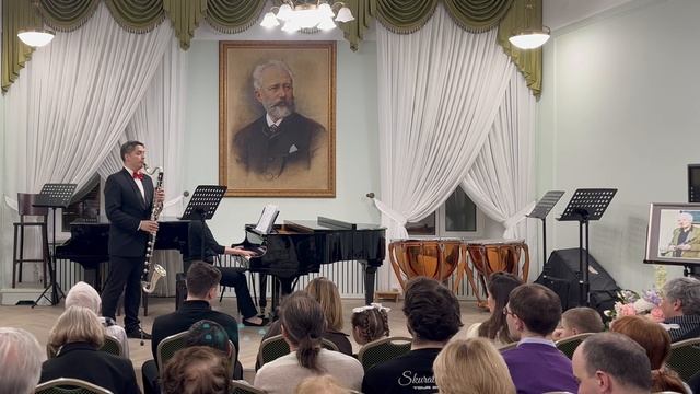 Koen Dejonghe "Memo-holiday" for bass clarinet and piano