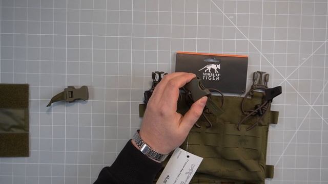 Unboxing: TT Carrier Mag Panel LC M4