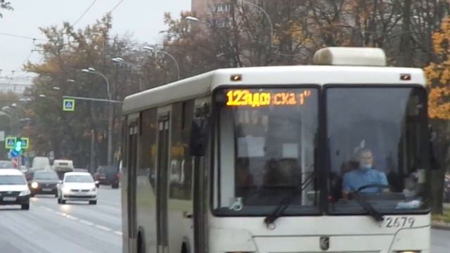 Маленький НефАЗ на длинном 123 по Петербургу 10-***: НефАЗ-5299CN б.2679 по №123 (29.10.20)