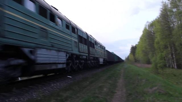 Тепловоз-гибрид 2ТЭ116-1496А/1028Б с грузовым составом