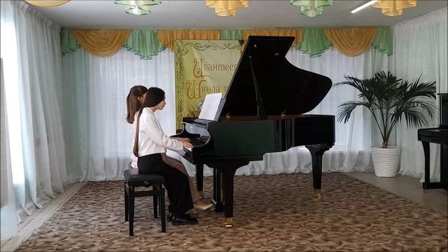 Поздникина Моника, Пономарева Наталия. Ю.Маевский "Вальс из прошлого", В.Гаврилин "Марш"