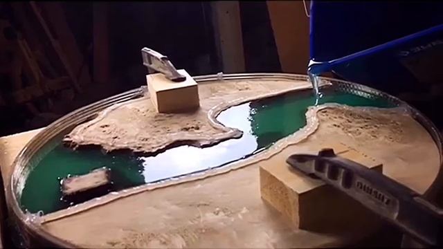Стол река из смолы и капового тополя