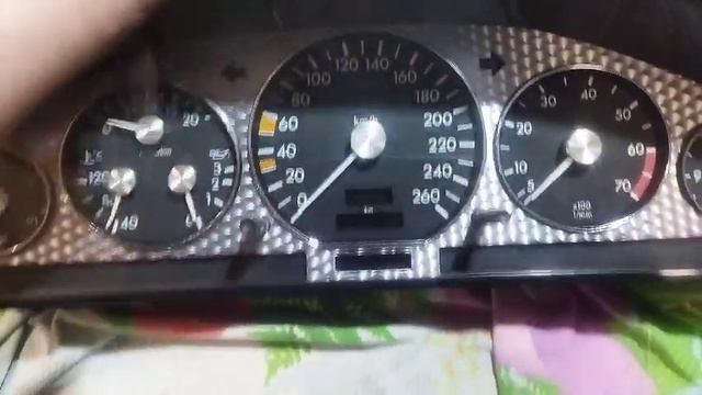 различия в приборных панелях mercedes-benz R129/W140