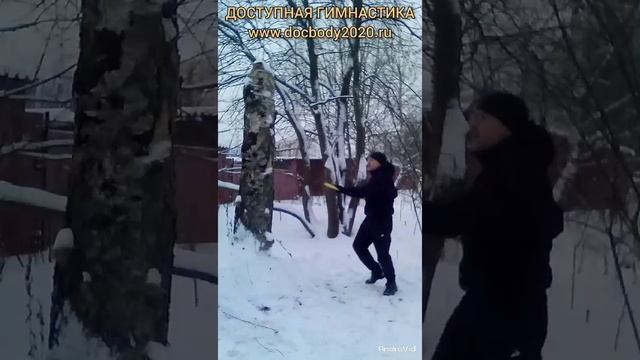 Отработка ударов деревянным шестом на макиваре (2)