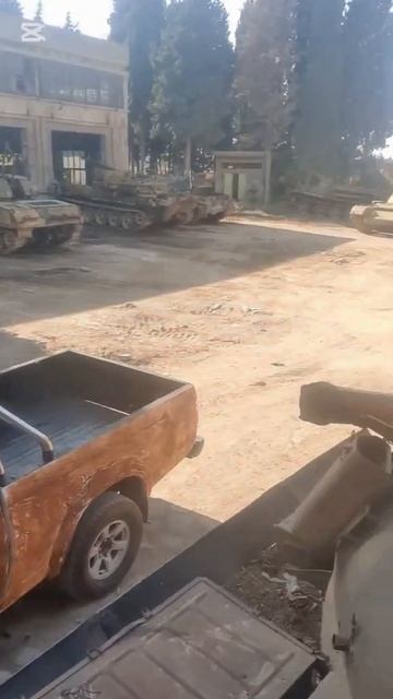 Брошенные сирийские базы хранения с военной техникой_1