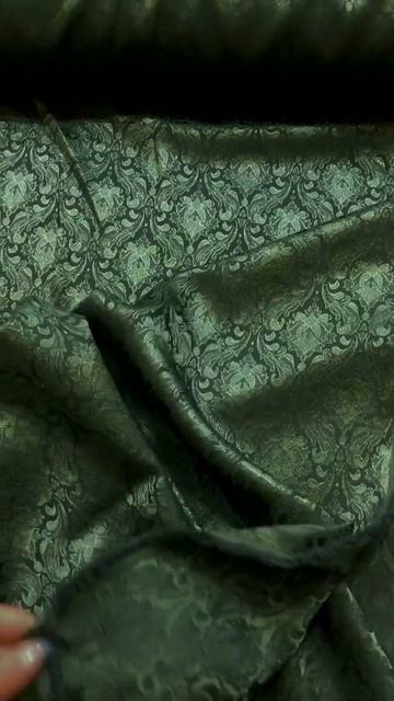 Material textil brocard cu model geometric verde