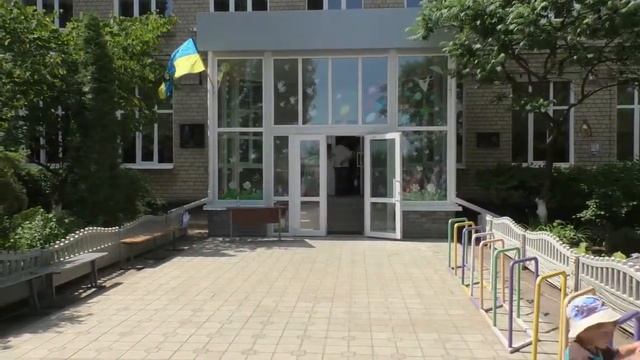 «Громада своими руками » - «Школьное крыльцо - территория комфорта» в школе №12 г. Павлоград