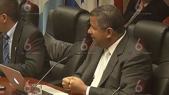 Ex Presidente Francisco Flores acude a Asamblea para hablar del caso de 10 millones @paola_alemanTC