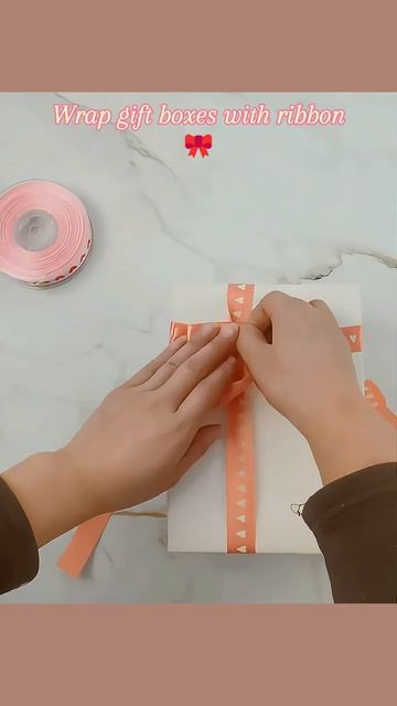 Как завязать идеальный бант из ленты 🎀 вокруг подарочной коробки🎁