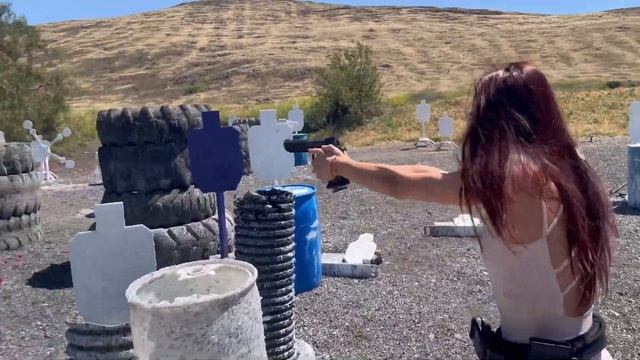 A BALLISTIC BALLERINA @TetianaGaidar  🩰running her new 2011 JW3 Combat Master. Why not?