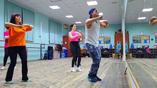 ZUMBA 🎶 Only You - Gims Dhurata Dora Зажигательные танцевальные тренировки ЗУМБА 🔥