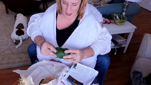 UNBOX THE PARADISE FIBER SUBSCRIPTION BOX WITH ME! March 2020 Mystery Fiber Box - Outlander Theme!
