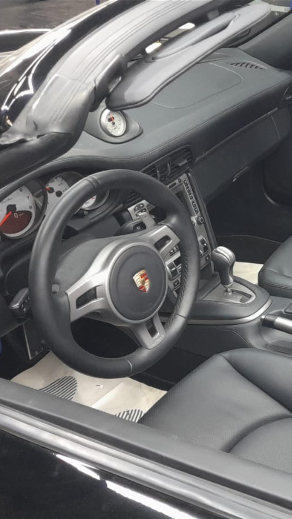 Перетяжка салона в Омске в автоателье КАИП АВТО 
ПОРШ 911