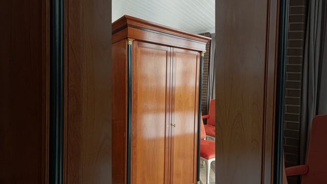шкаф и библиотека selva