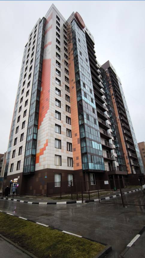 Лучшее из Двух Миров: Парк и Детская Площадка Прямо за Окном!