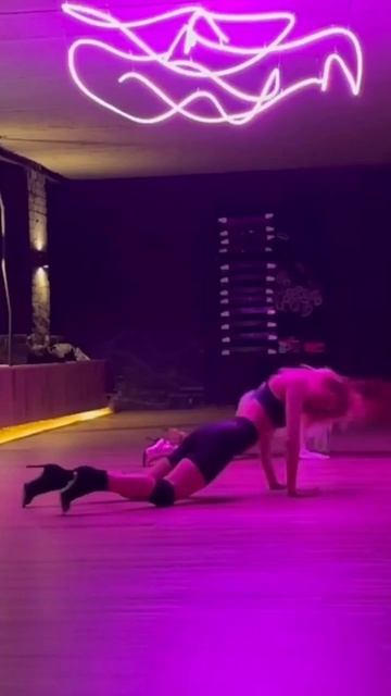 Юля Гаврилина горячо танцует 🔥 Как вам? #гаврилина #юлягаврилина #hype #хайп #хайпхаус