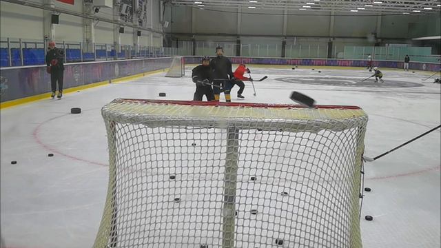 В конце тренировки, соревнуемся в бросках под перекладину