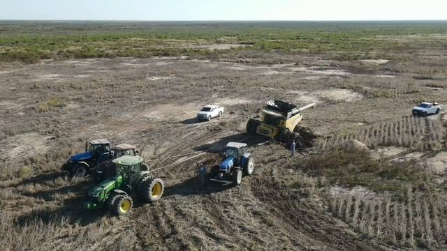 New Holland CR7.90 enterrada!
