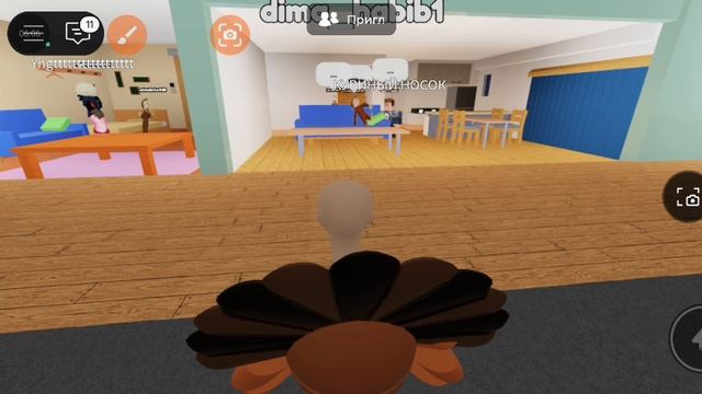 это Roblox Ну я играю за индейку с аккаунтом КУРИНЫЙ НОСОК