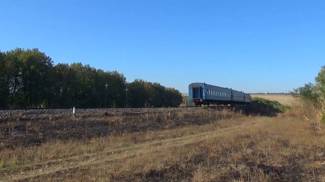 2ТЭ116-1422 с пригородным поездом на перегоне Встречный - Сурское