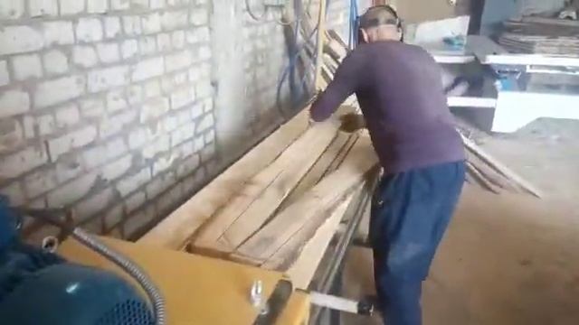 Пиление дуба на кромкообрезном-многопильном «Быховец» 11кВт