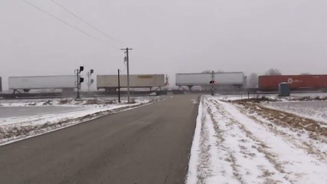 UP 3973, 3789, 5075 & ???? Leads a Short Intermodal South, Beecher, IL