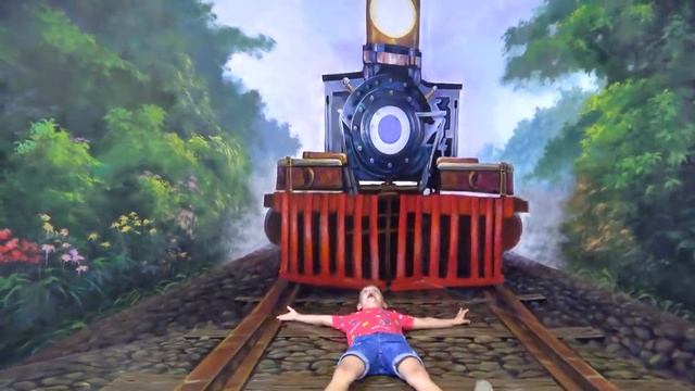 Диана и Рома посещают 3D музей художественного искусства