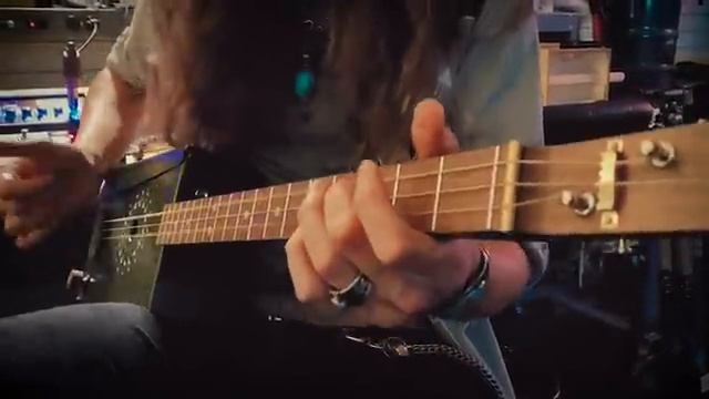 Lynyrd Skynyrd Guitar Cover - Gimme Back My Bullets on AMMO BOX GUITAR