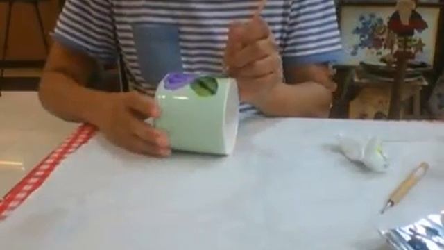 Painting Hydrangea on a mug using Decoart Gloss Enamel Paint. #artandcraft