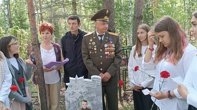 Открытие 7-ой школой и ОООИВА памят. Кочину, участнику. ВОВ