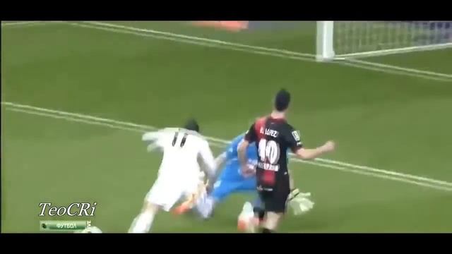 Cristiano Ronaldo смеётся над Lionel Messi