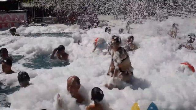 Pool party, Royal Taj Mahal Hotel pt1