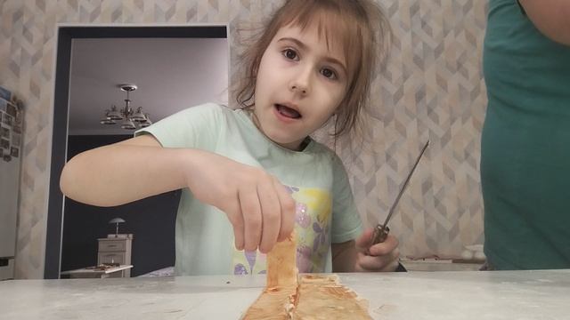 Сосиски в тесте и пирожки с клубничным вареньем