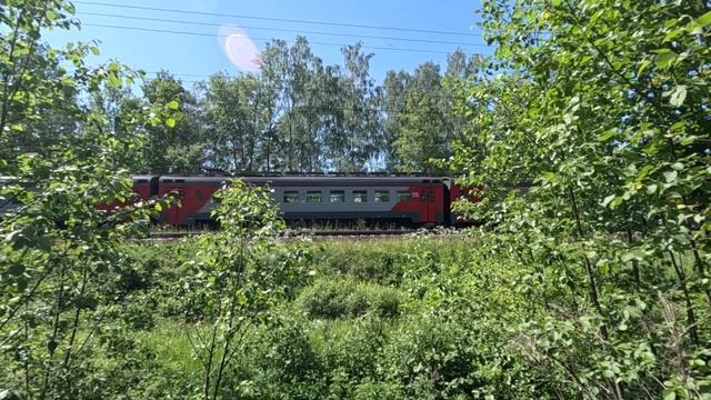 ЭТ2М прибывает на станцию Вырица