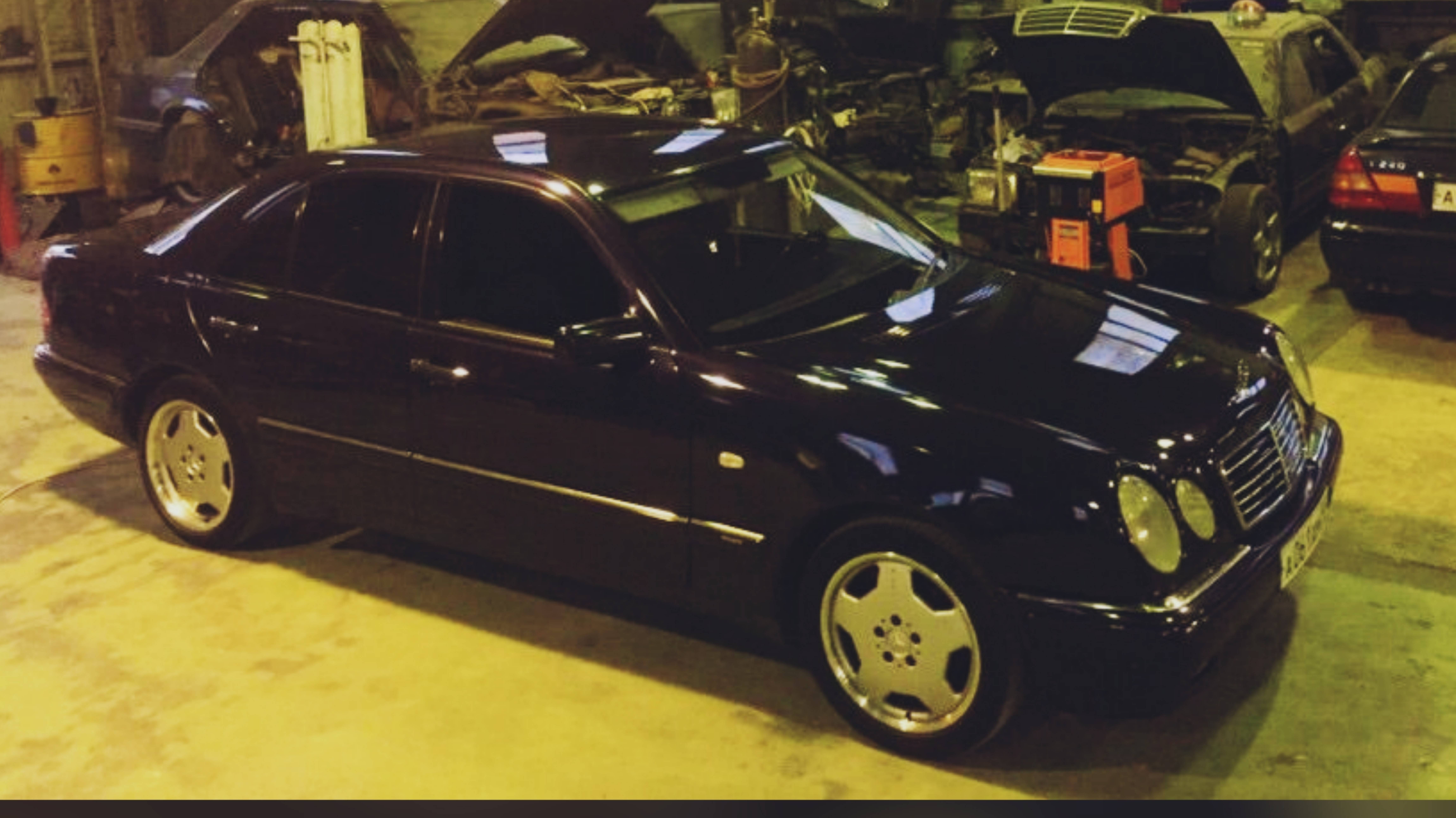 MERCEDES-BENZ W210E320 
SPEED 260+ km/h