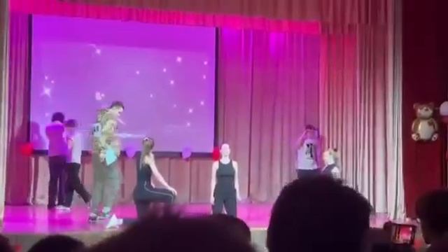 Даже в школьных сценках на Украине уже нокаутируют сотрудников ТЦК